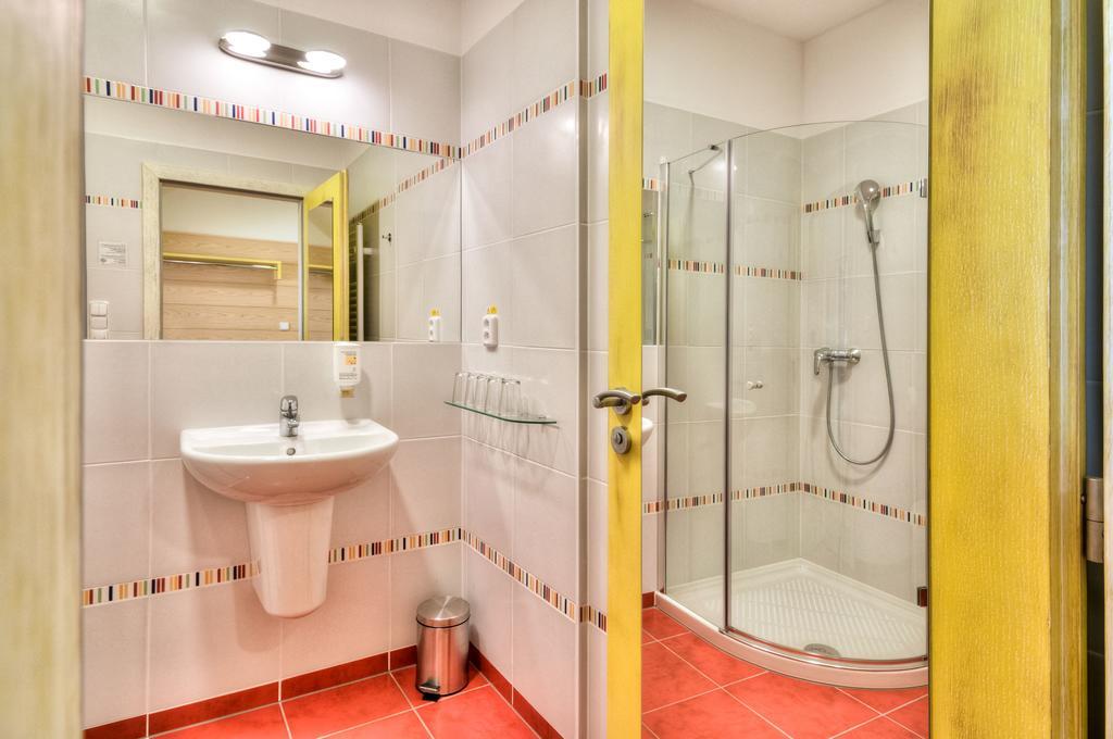 Statek Samsara Hotell Blansko Rum bild